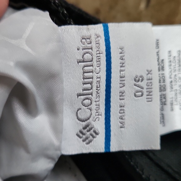 Columbia black unisex cross body bag with adjustable shoulder strap - Picture 8 of 9